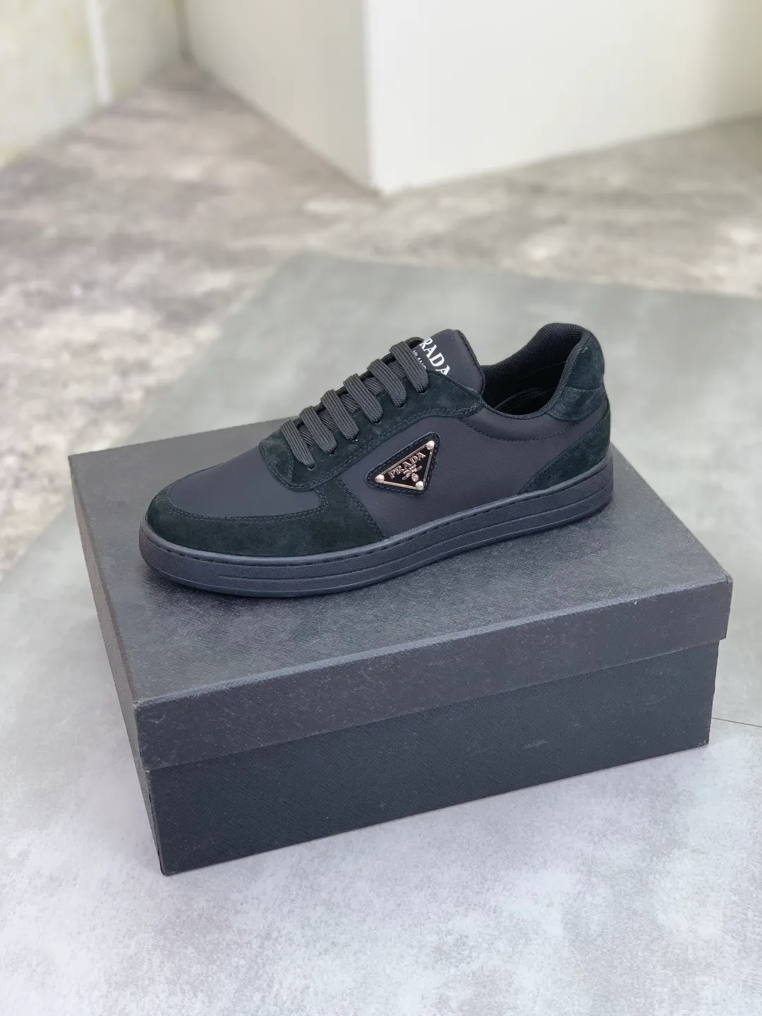 Men's Men's Shoes💰P440💰[New Style] The latest classic model of high-quality PRADA breathable and comfortable men's shoes has been launched on the official website in 1:1 reproduction, synchronized in Hong Kong counters and on the same catwalk; all made of calfskin with breathable mesh fabric ➕Imported soft and comfortable sheep Leather lining, 🍡🍡original 1:1 rubber outsole, non-slip and wear-resistant; comfortable to wear, attractive style, fine workmanship, and simple and neat shoe last, showing a man's courage and toughness, 👍size 38 to 44; 5️⃣colors🉑️ to choose from